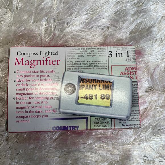 Lighted Magnifier & Compass Compact - Picture 2 of 7